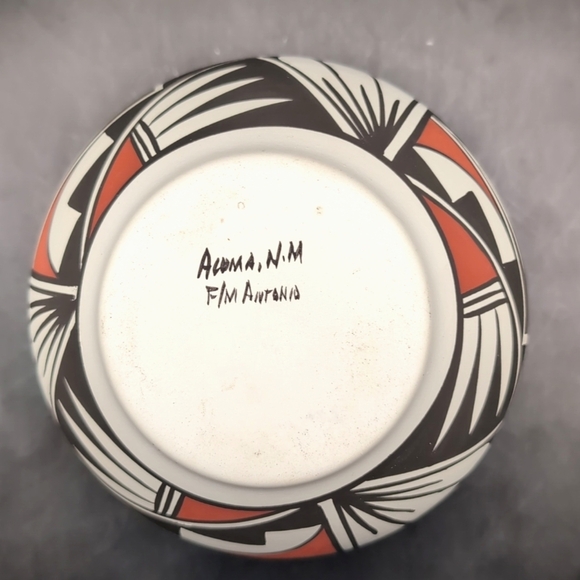 Original Genuine Native American Acoma Pottery Vase Bowl Pot Signed F/M Antonio - Picture 8 of 12